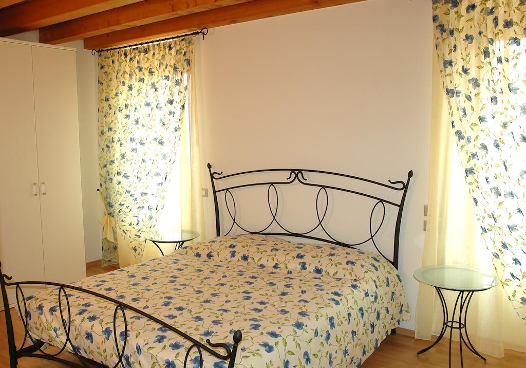 Agriturismo Al Tralcio Valeggio sul Mincio Pokoj fotografie