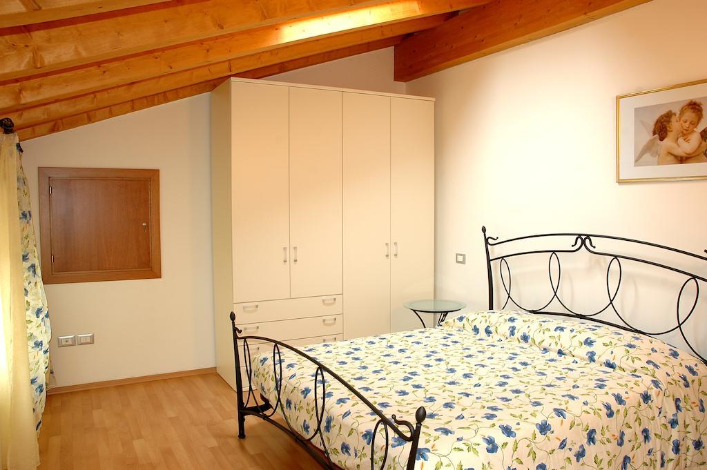Agriturismo Al Tralcio Valeggio sul Mincio Pokoj fotografie